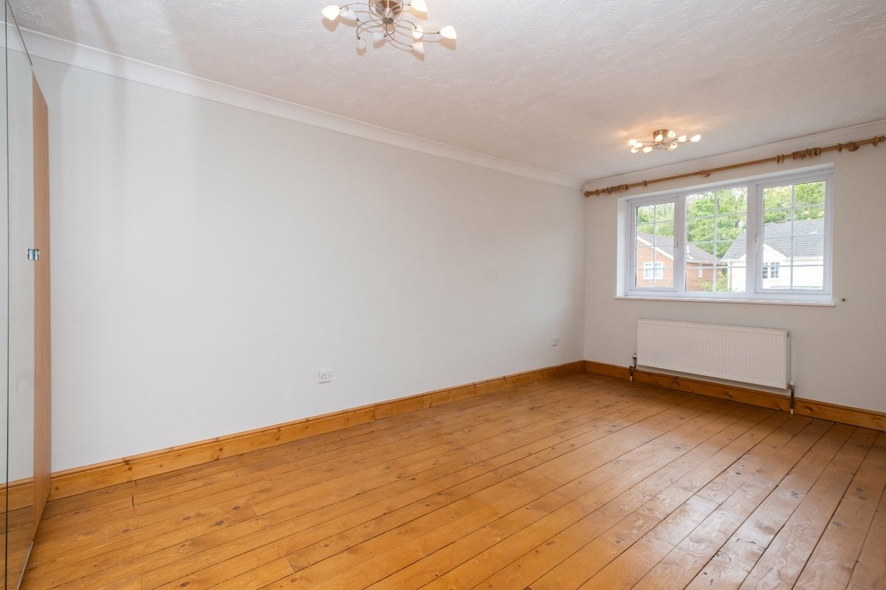 Properties For Sale in Hoppers Way Ashford