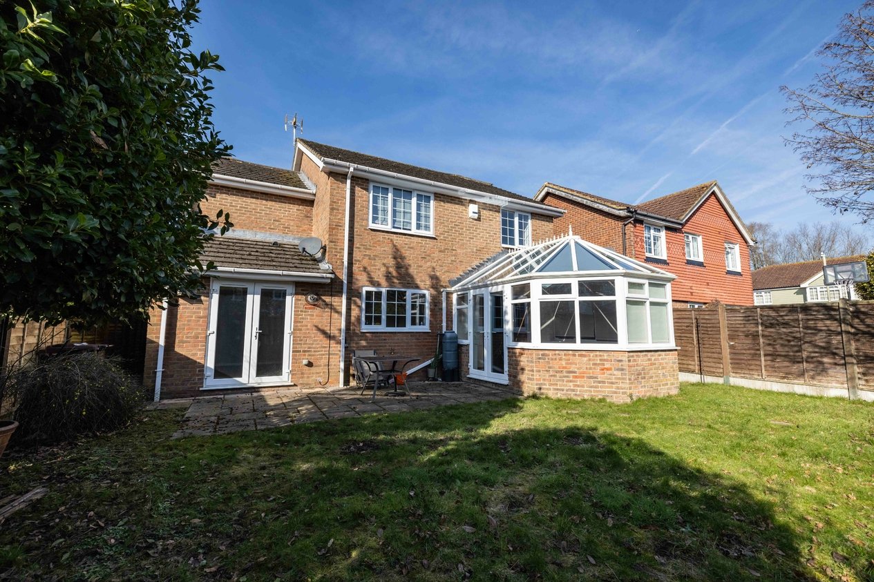 Properties For Sale in Hoppers Way Ashford