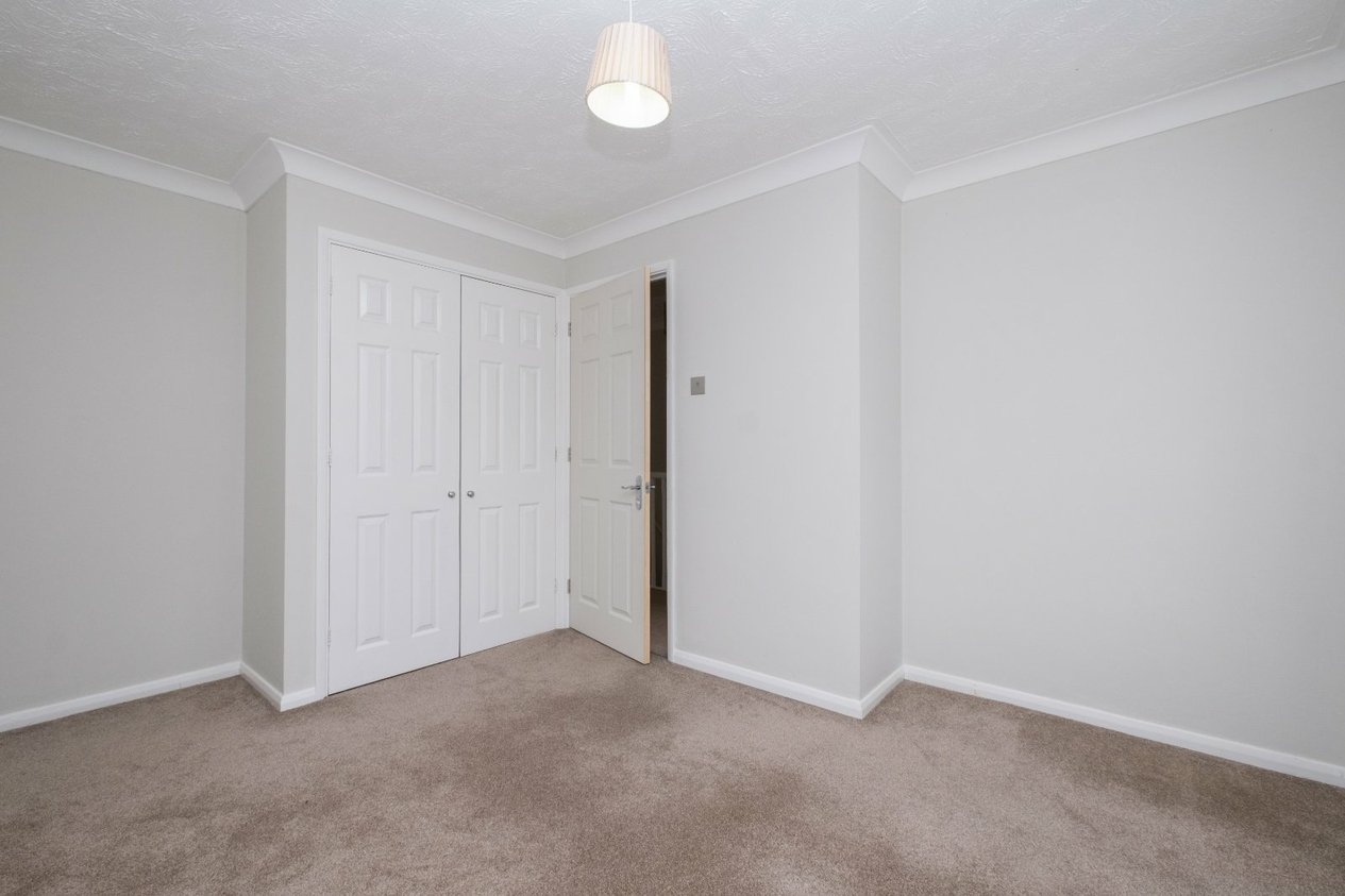 Properties For Sale in Hoppers Way Ashford