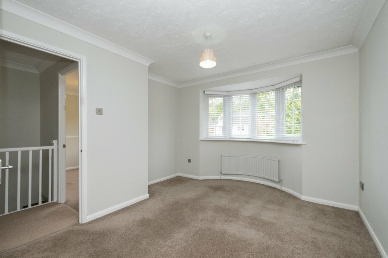 Properties For Sale in Hoppers Way Ashford