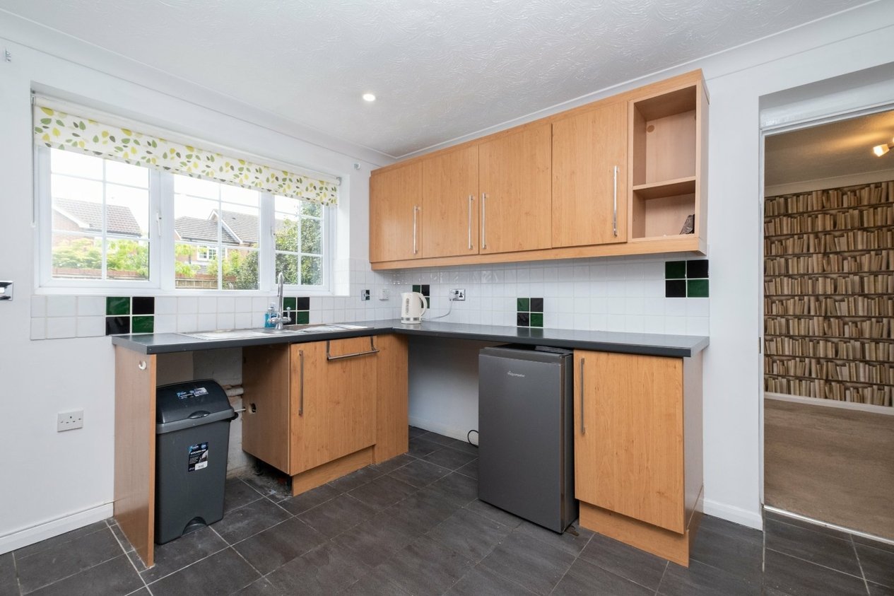 Properties For Sale in Hoppers Way Ashford