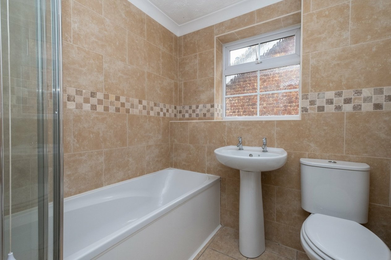 Properties For Sale in Hoppers Way Ashford