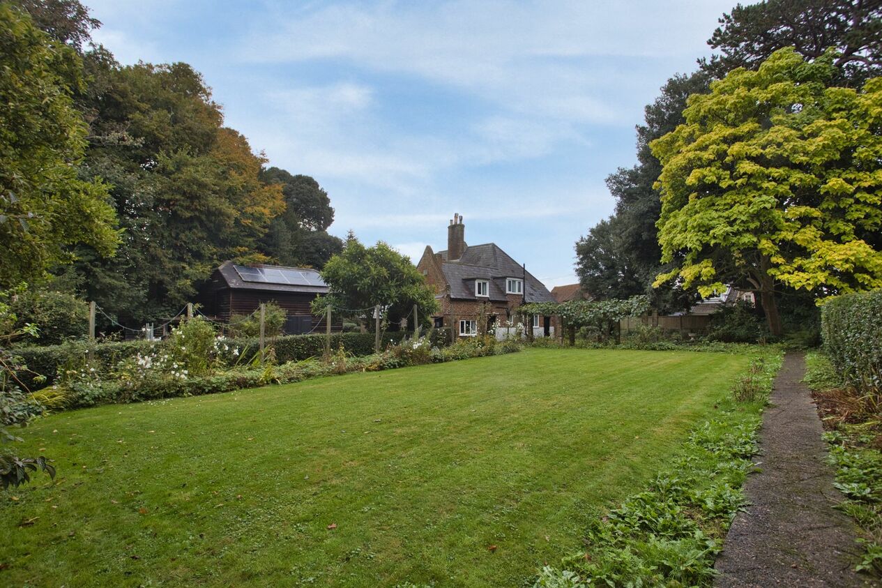 Properties For Sale in Hull Place  Sholden