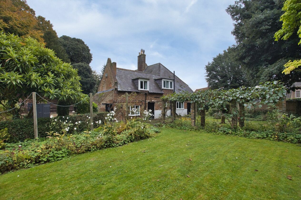 Properties For Sale in Hull Place  Sholden