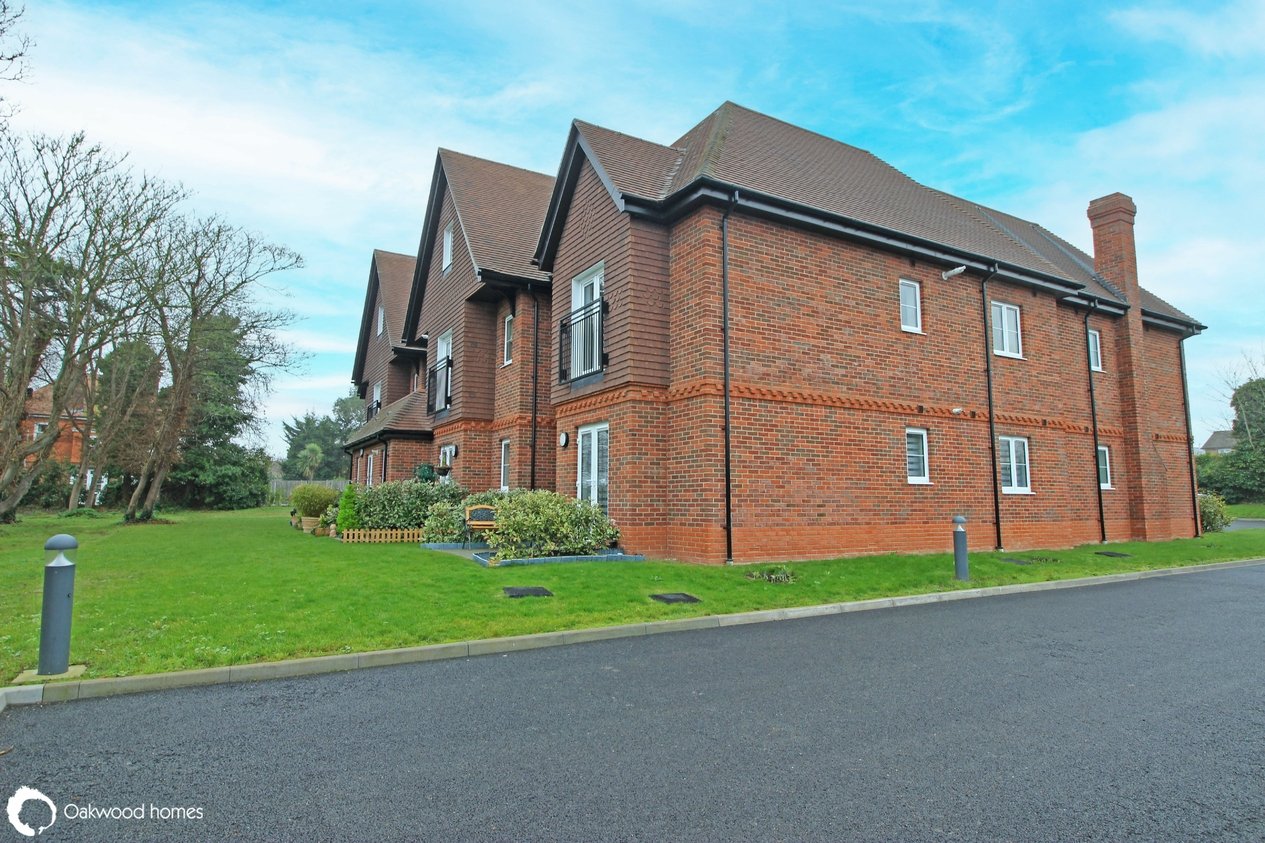 Properties Under Offer in Hundreds House 