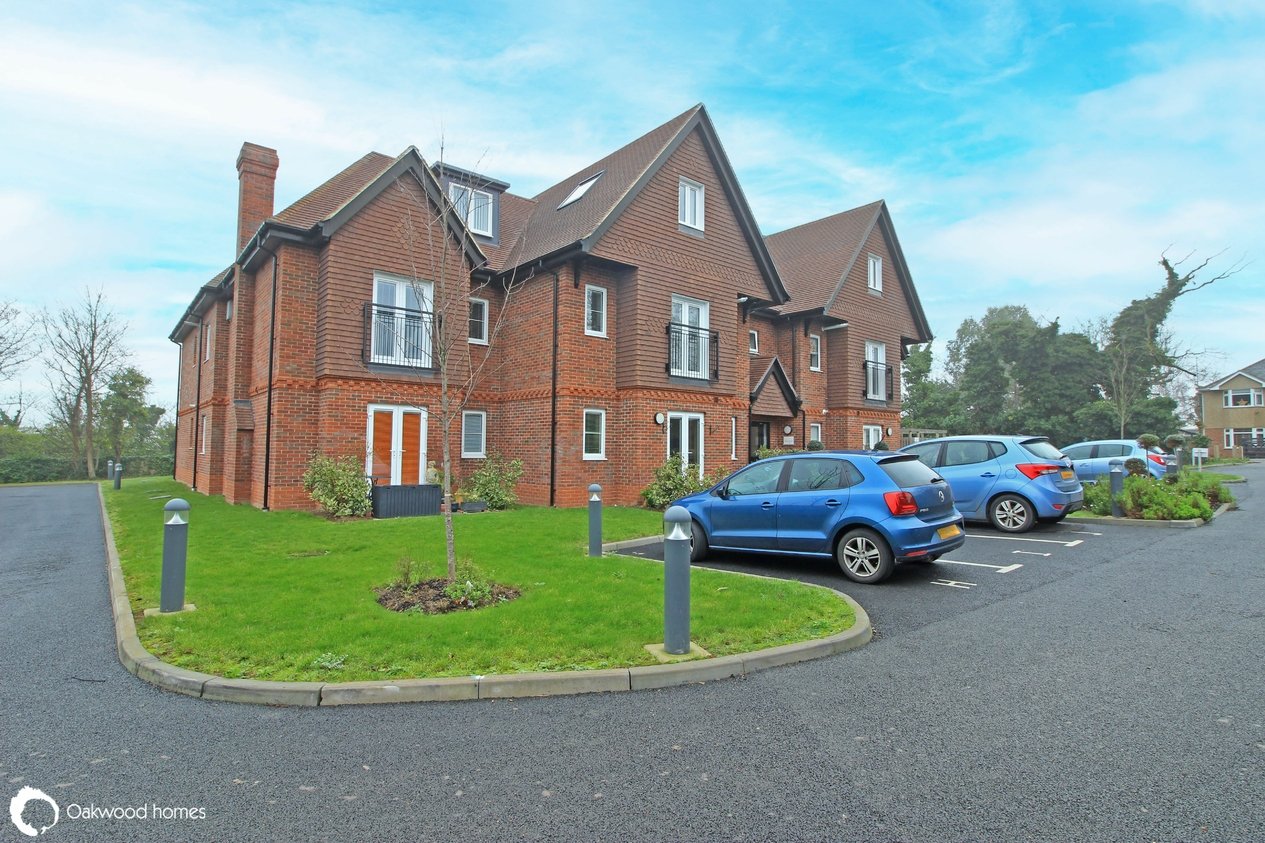 Properties Under Offer in Hundreds House 