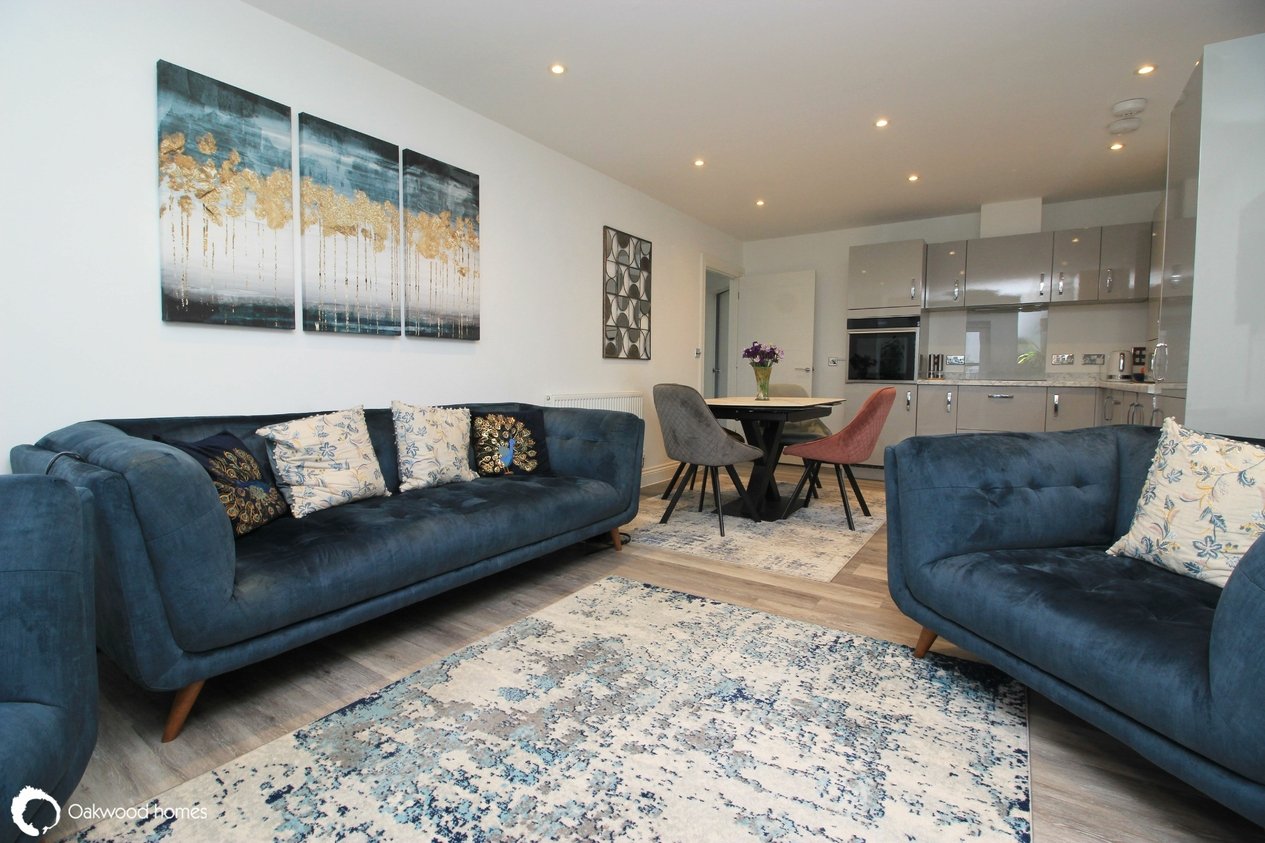Properties Under Offer in Hundreds House 