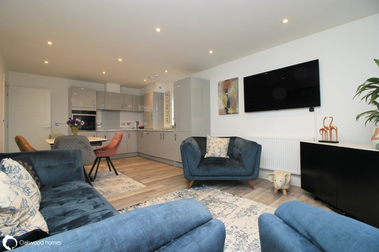 Properties Under Offer in Hundreds House 