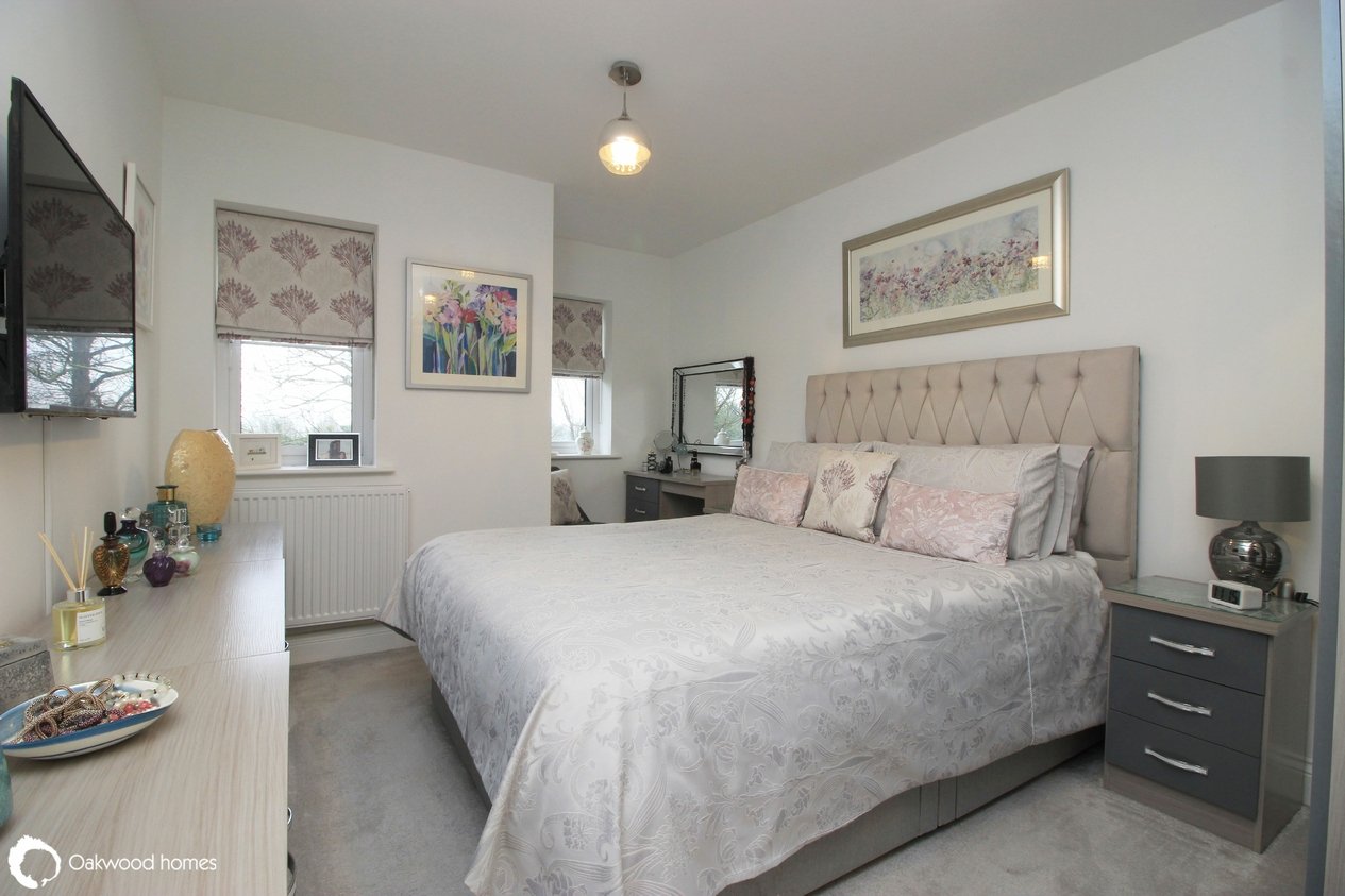 Properties Under Offer in Hundreds House 