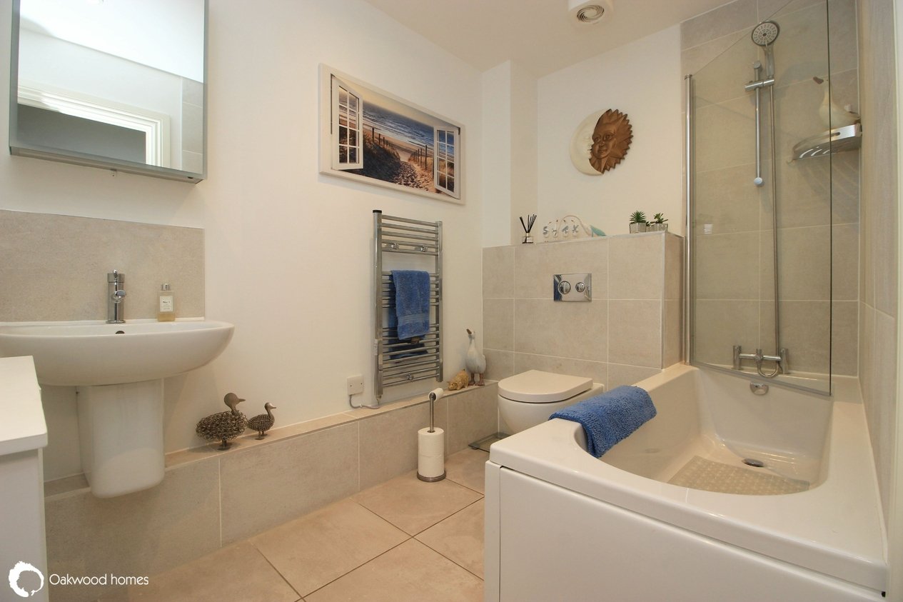 Properties Under Offer in Hundreds House 