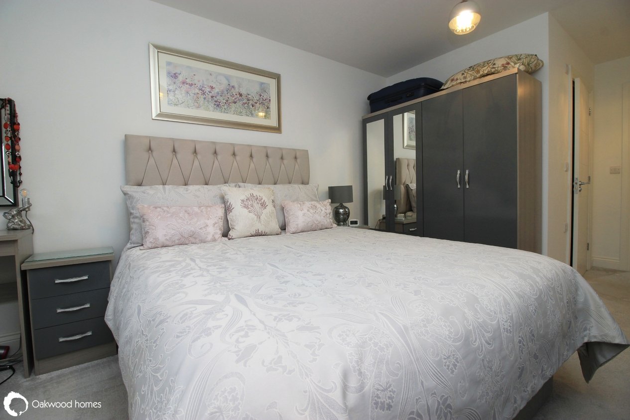 Properties Under Offer in Hundreds House 