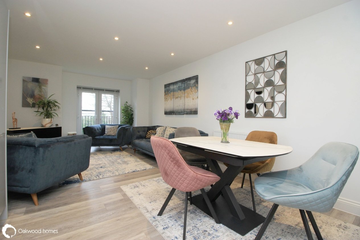 Properties Under Offer in Hundreds House 
