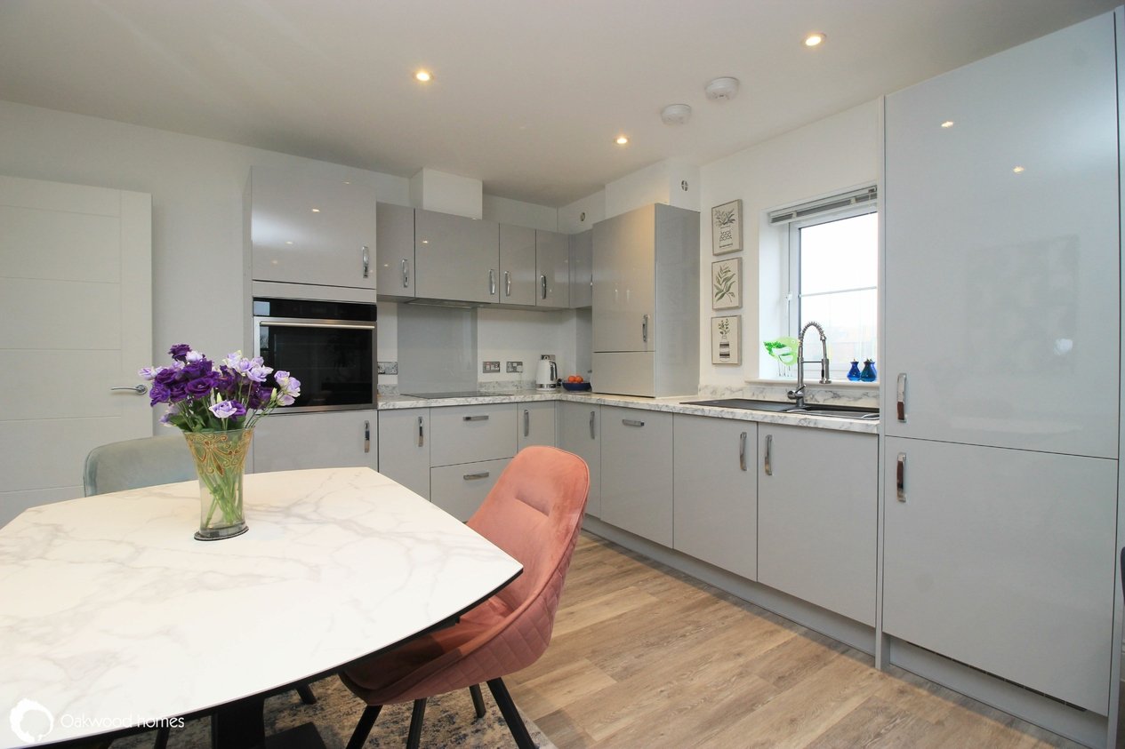 Properties Under Offer in Hundreds House 