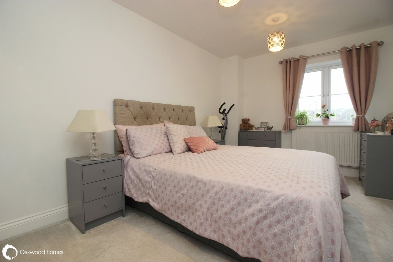 Properties Under Offer in Hundreds House 