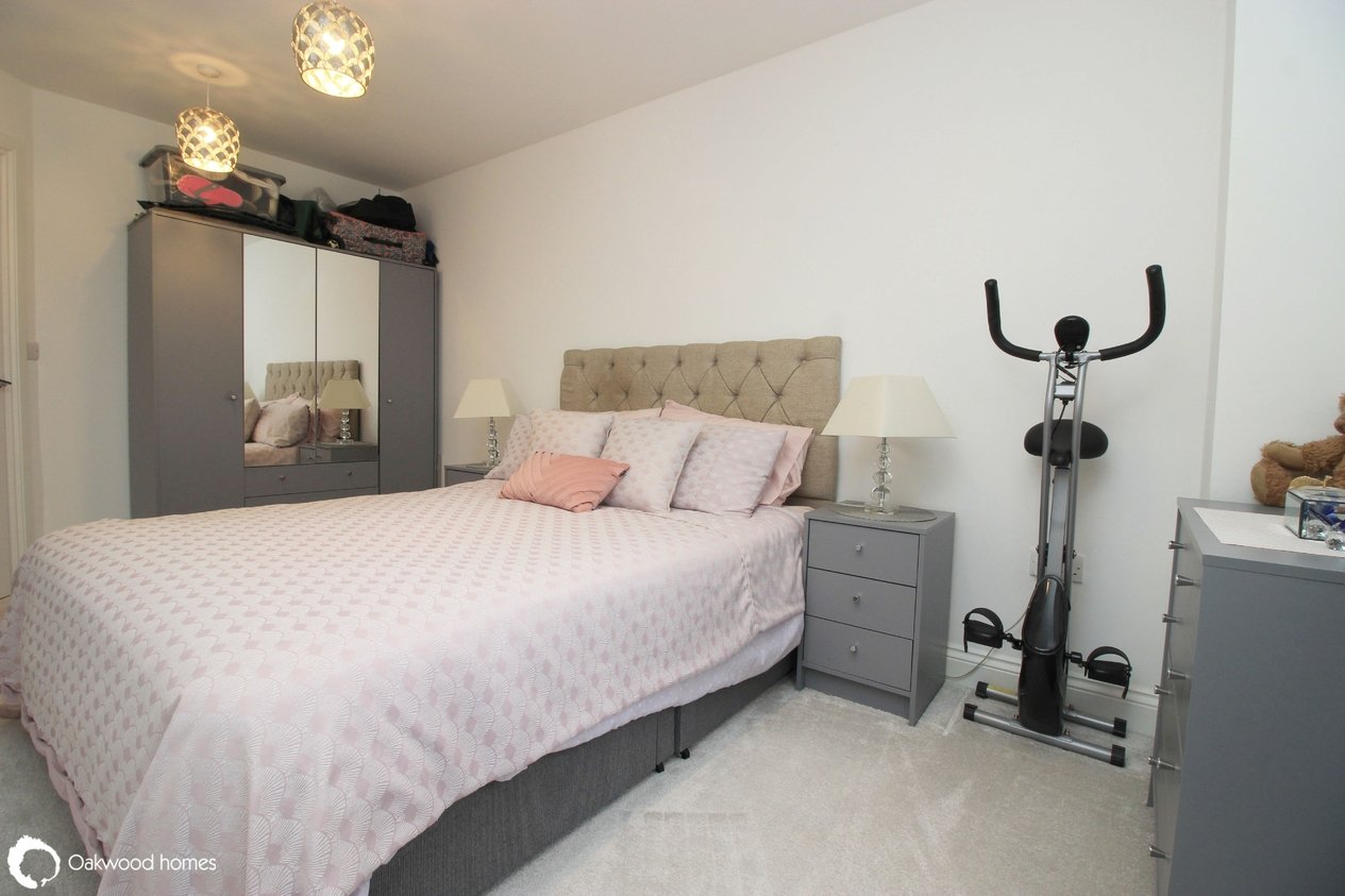Properties Under Offer in Hundreds House 