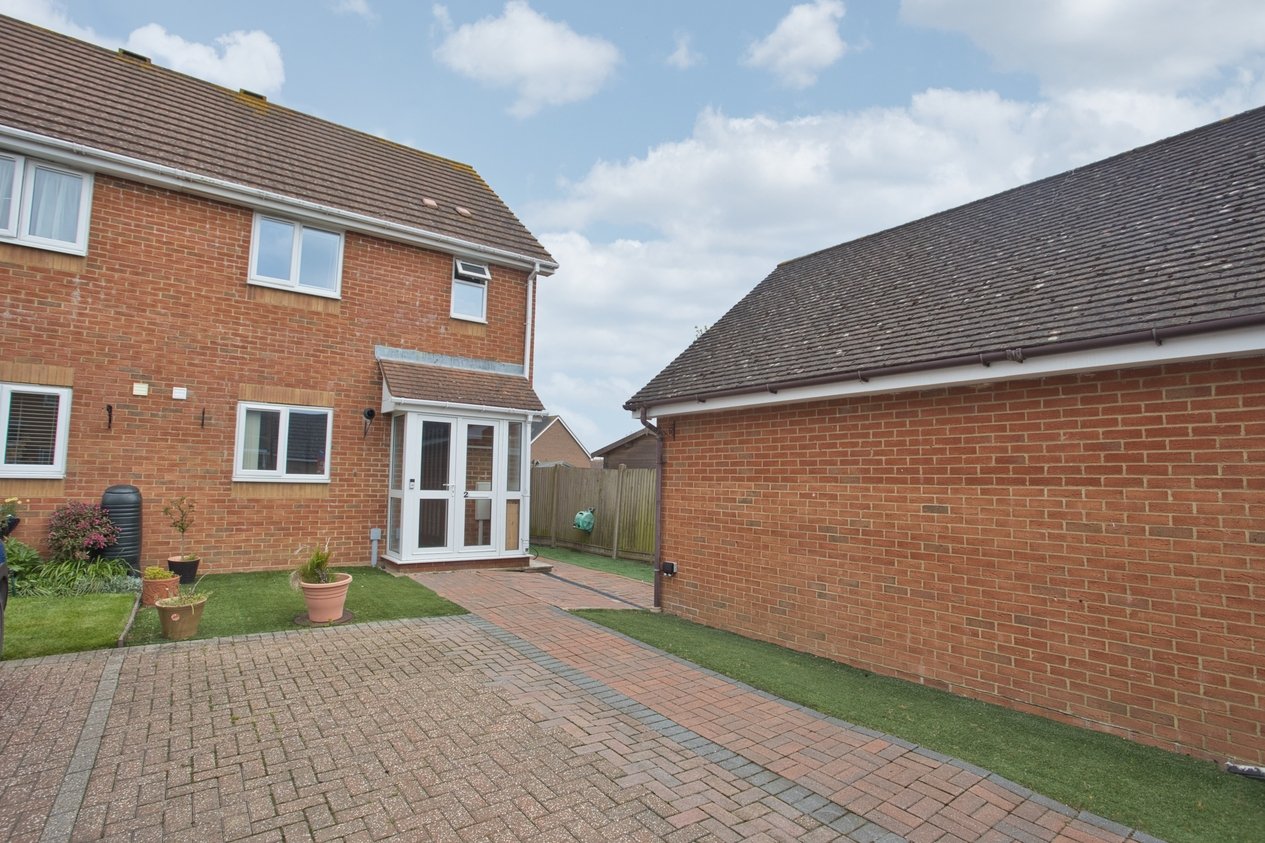 Properties Under Offer in Hunters Walk Deal