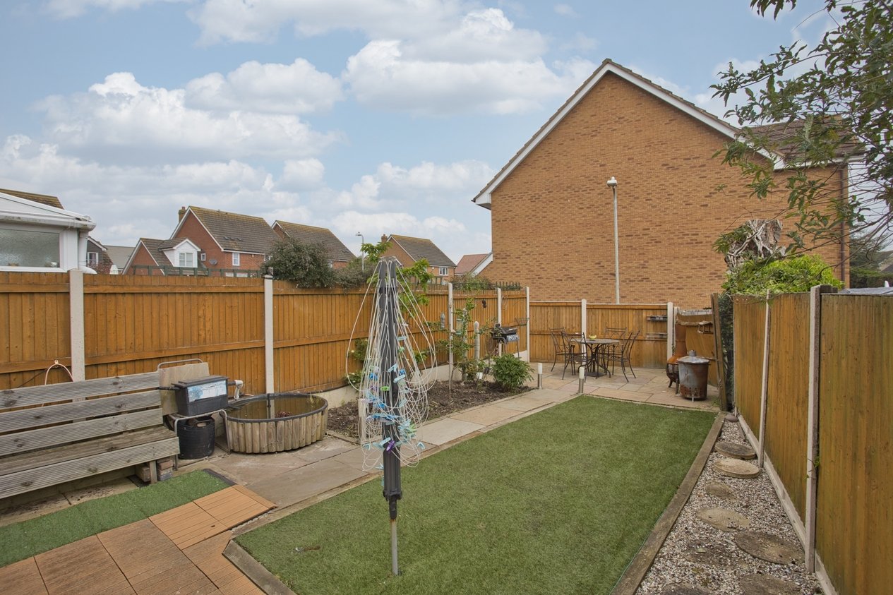 Properties Under Offer in Hunters Walk Deal