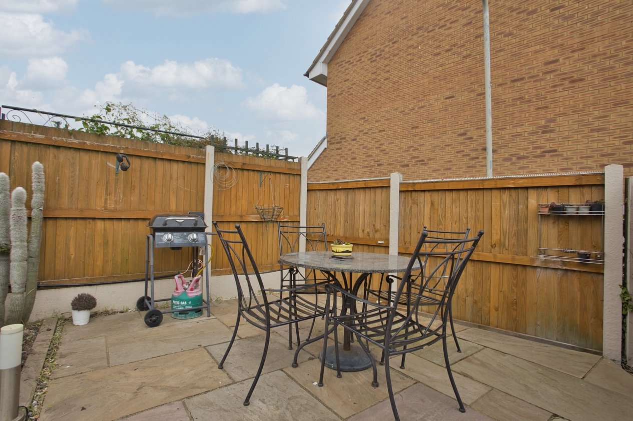 Properties Under Offer in Hunters Walk Deal