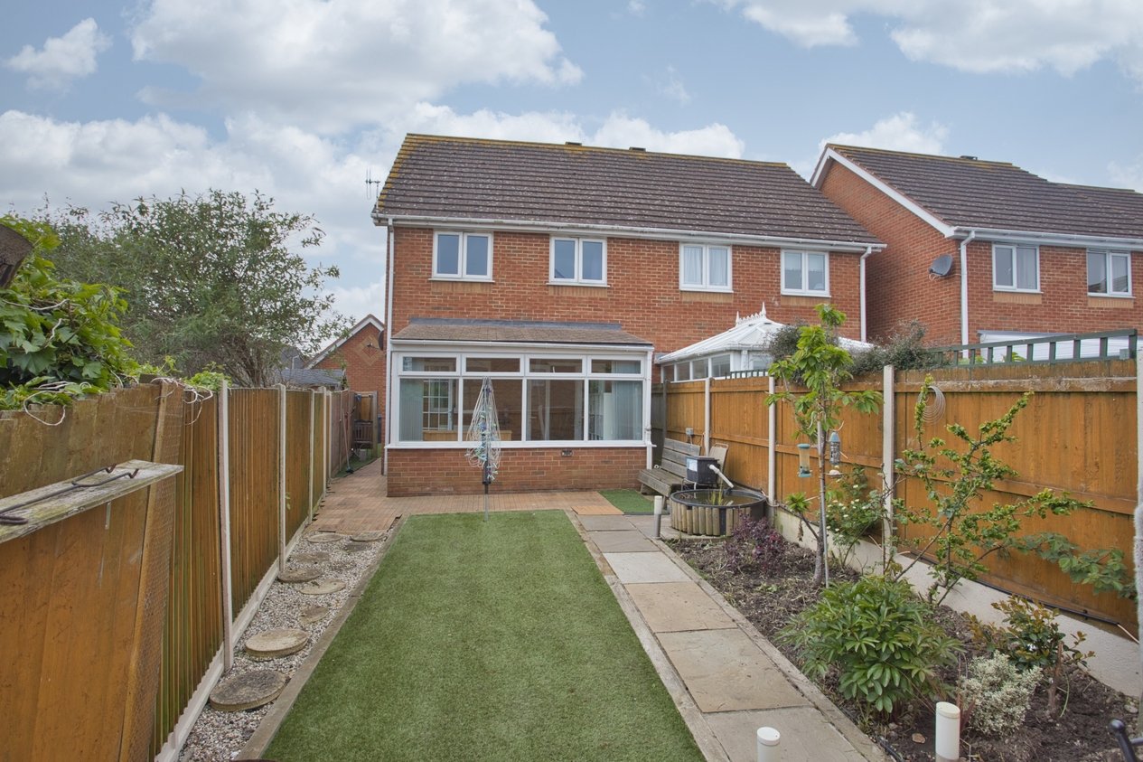 Properties Under Offer in Hunters Walk Deal