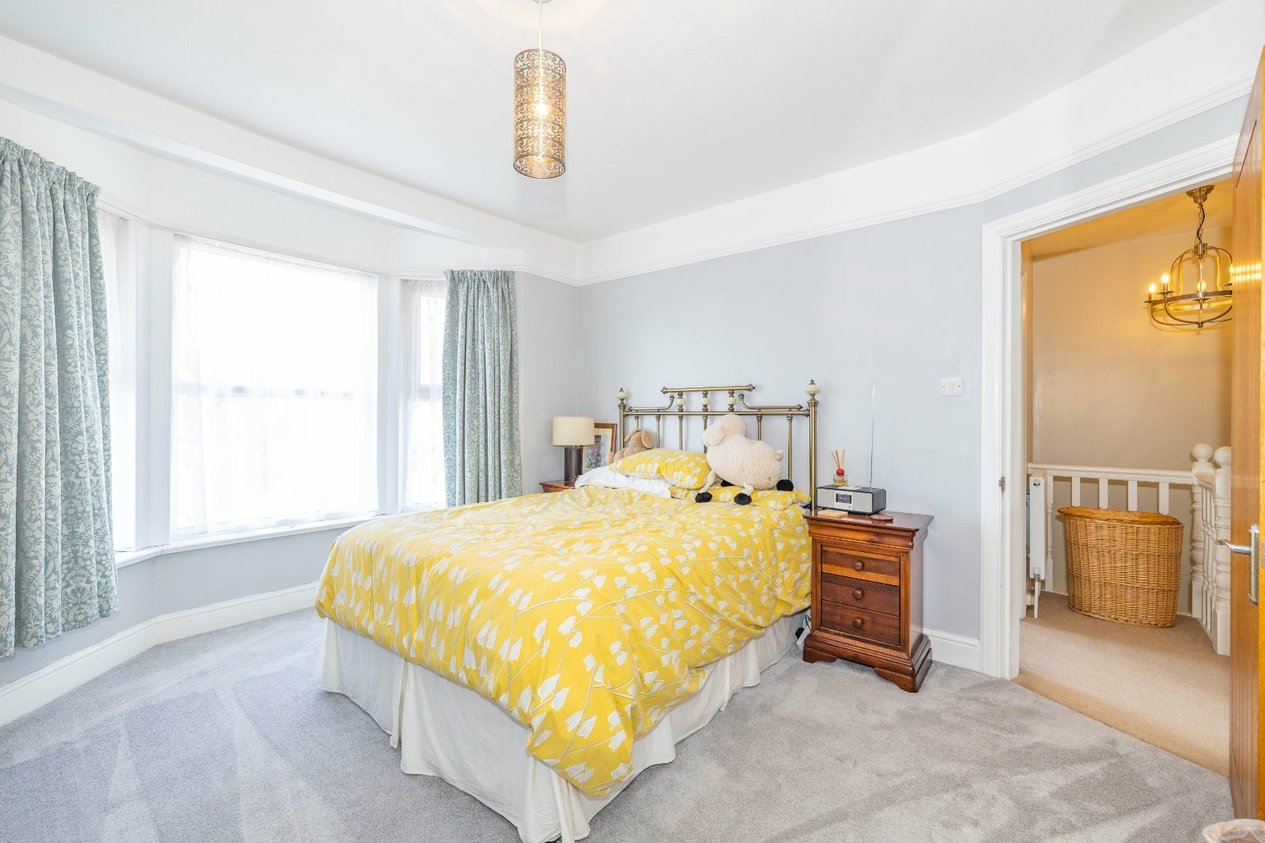 Properties For Sale in Hythe Road Ashford