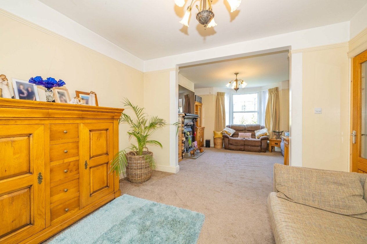 Properties For Sale in Hythe Road Ashford