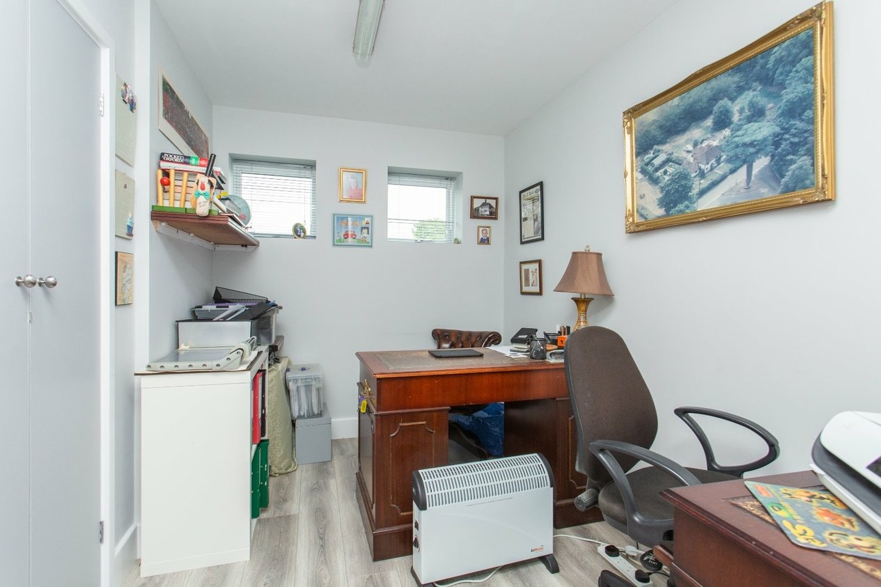 Properties Under Offer in Imperial Gardens Hythe