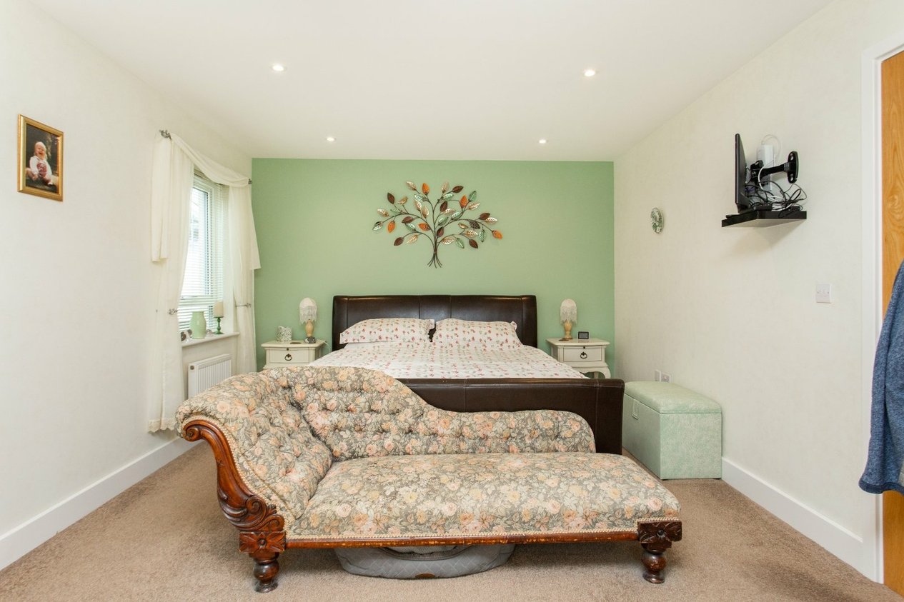 Properties Under Offer in Imperial Gardens Hythe