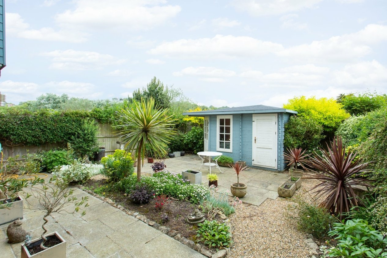 Properties Under Offer in Imperial Gardens Hythe