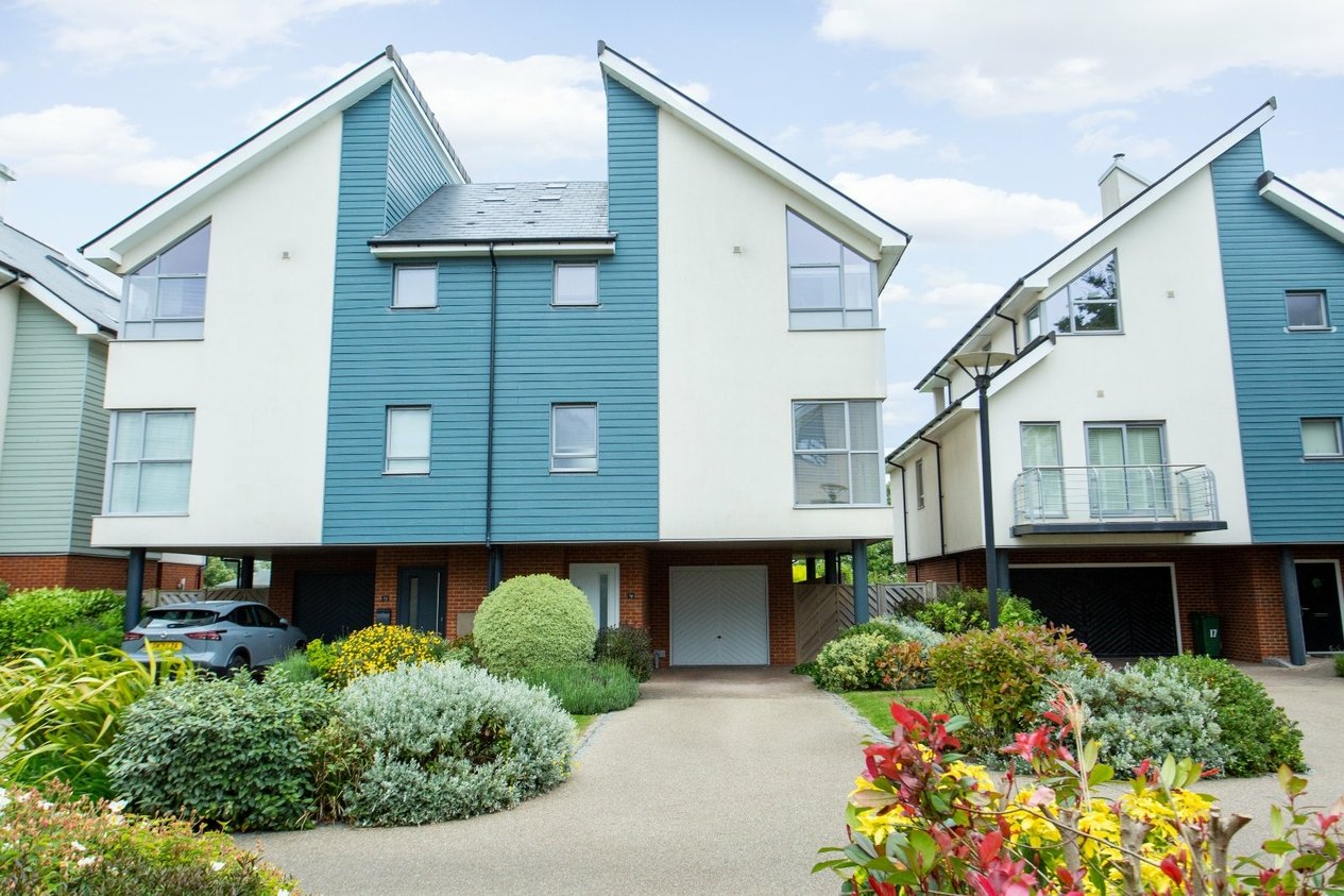 Properties Under Offer in Imperial Gardens Hythe
