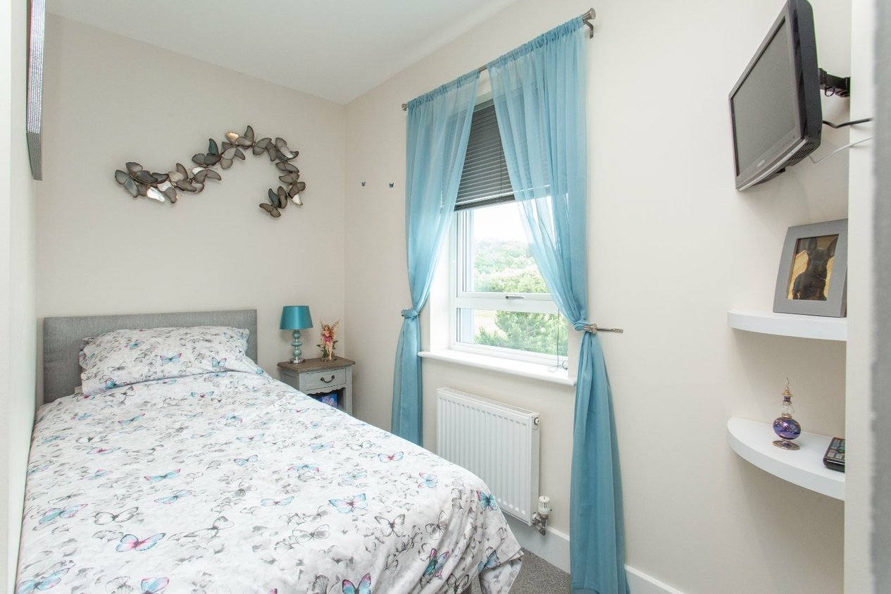 Properties Under Offer in Imperial Gardens Hythe