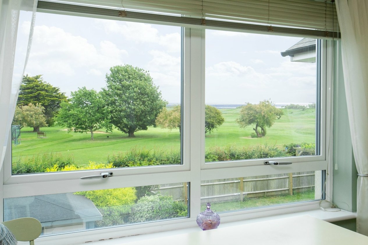 Properties Under Offer in Imperial Gardens Hythe