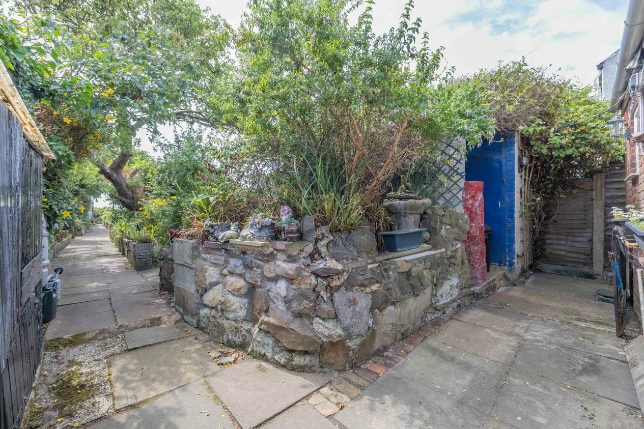 Properties For Sale in Island Road Upstreet