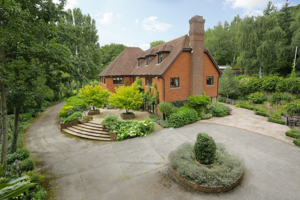 Properties For Sale in Iwade Road Sittingbourne