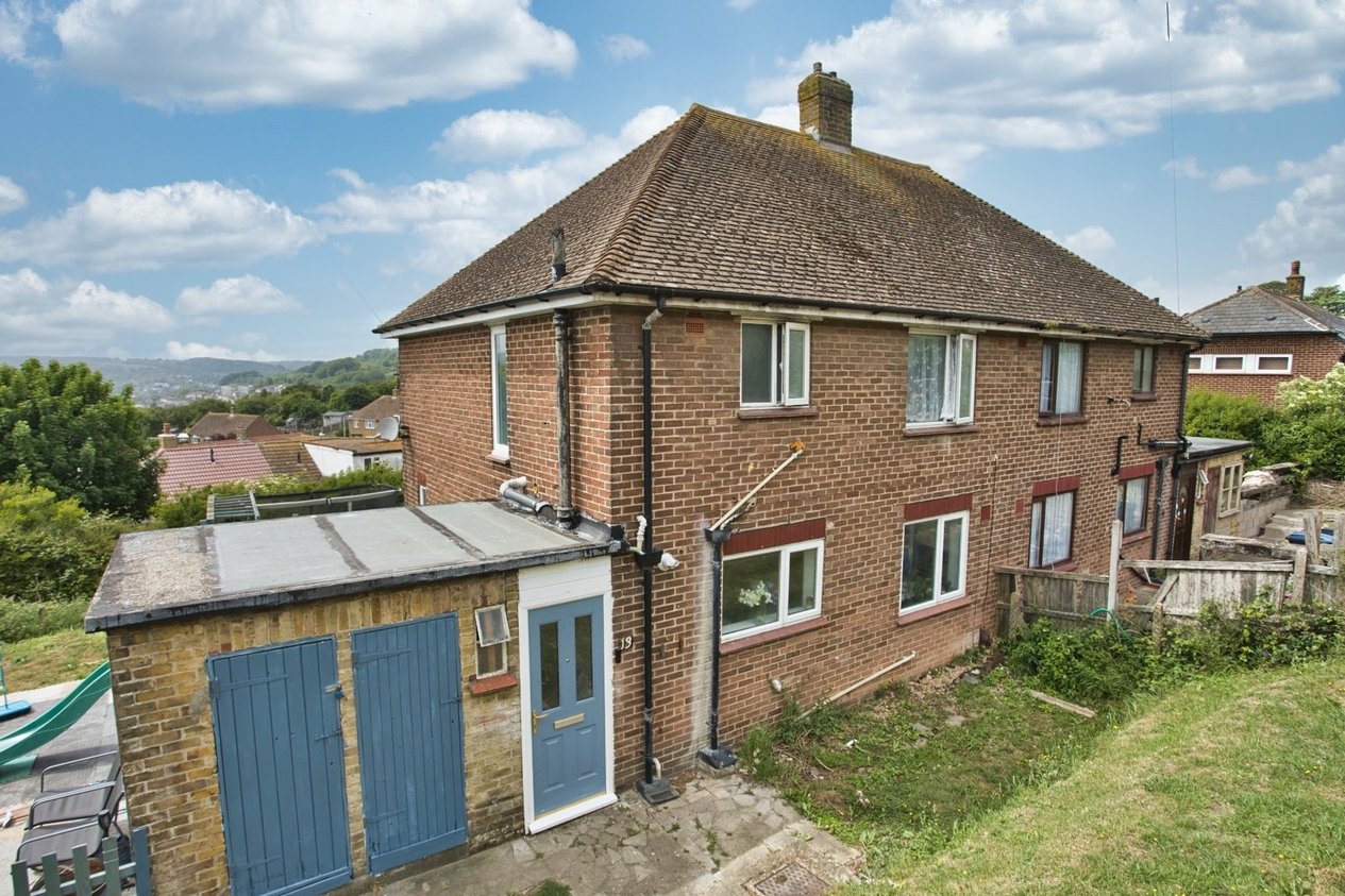Properties For Sale in Kimberley Close Dover