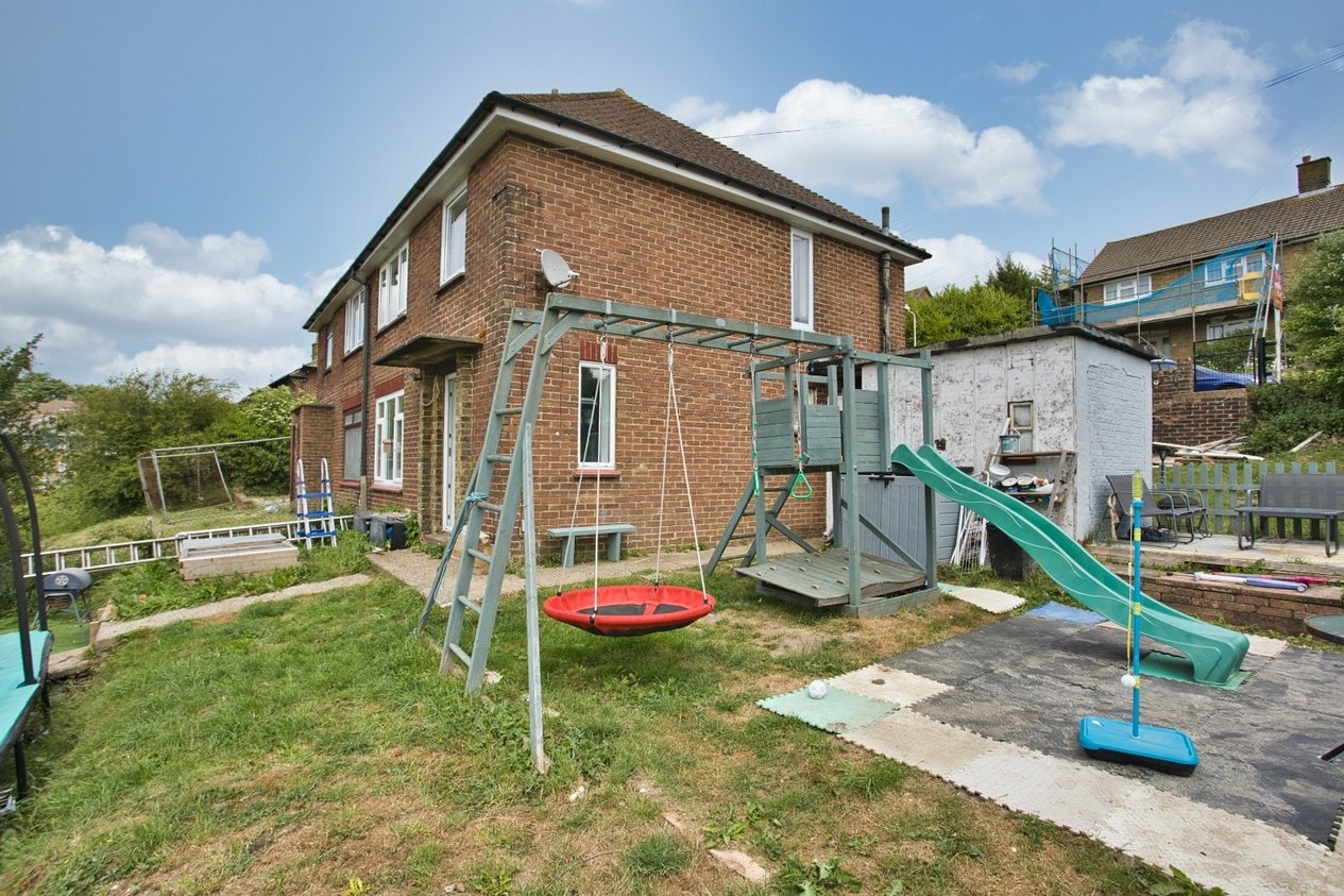 Properties For Sale in Kimberley Close Dover