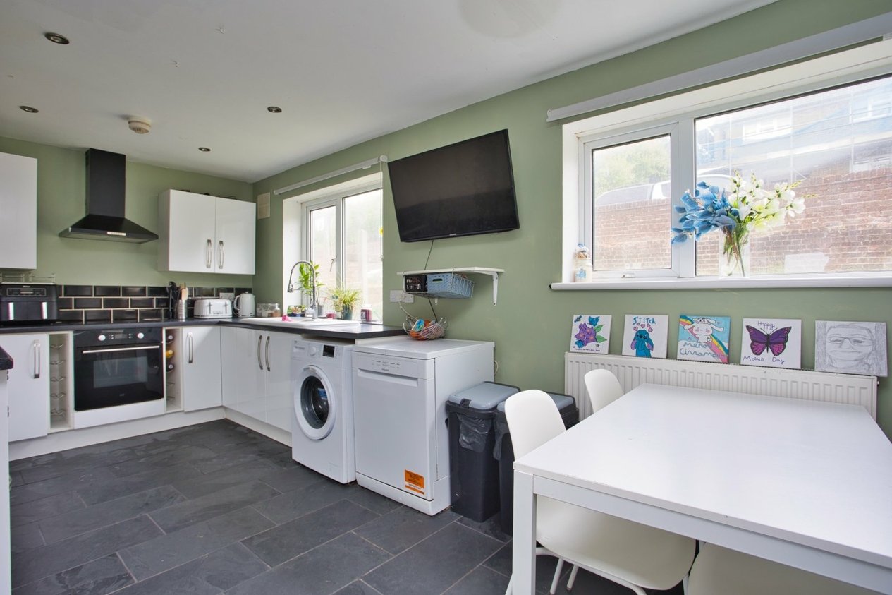 Properties For Sale in Kimberley Close Dover