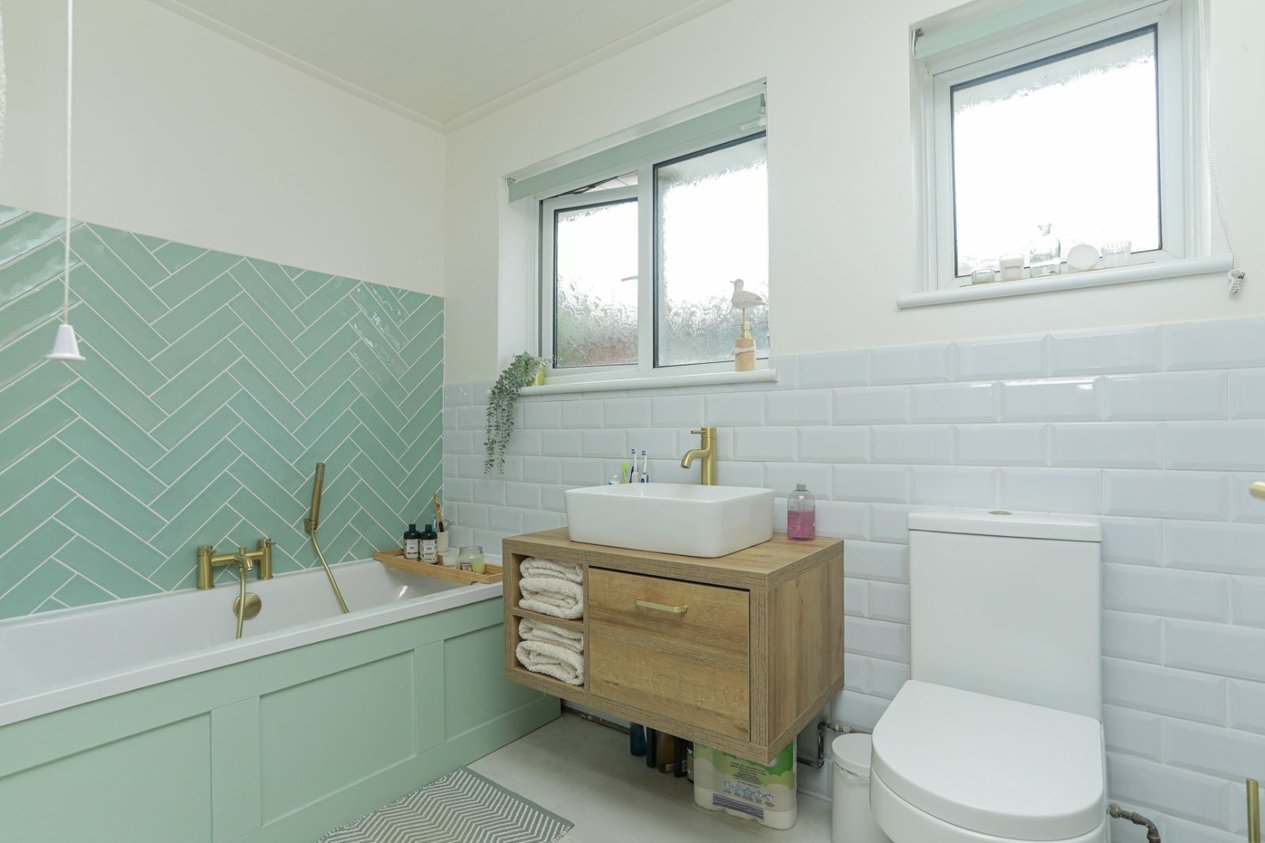 Properties For Sale in Kingfisher Close Margate
