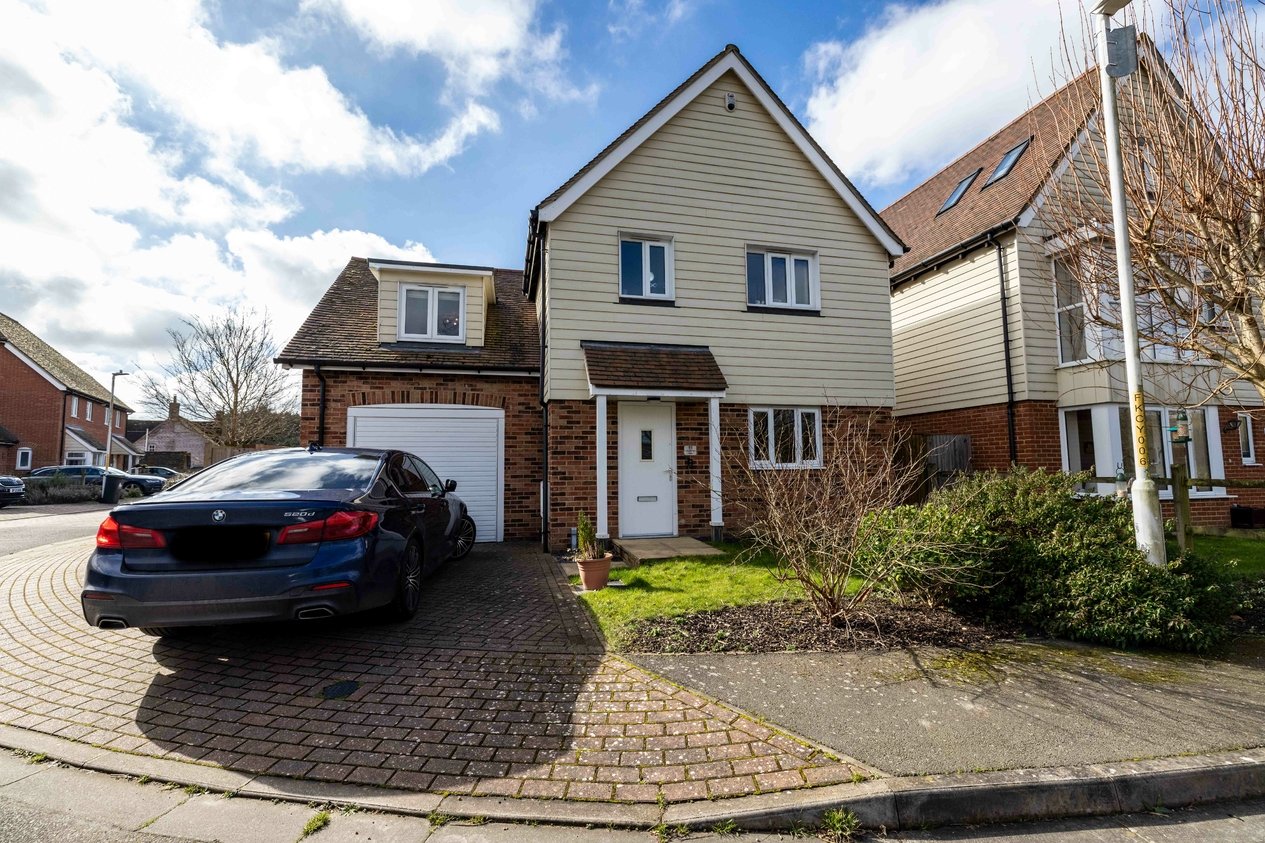 Properties For Sale in Kingfisher Place Chartham