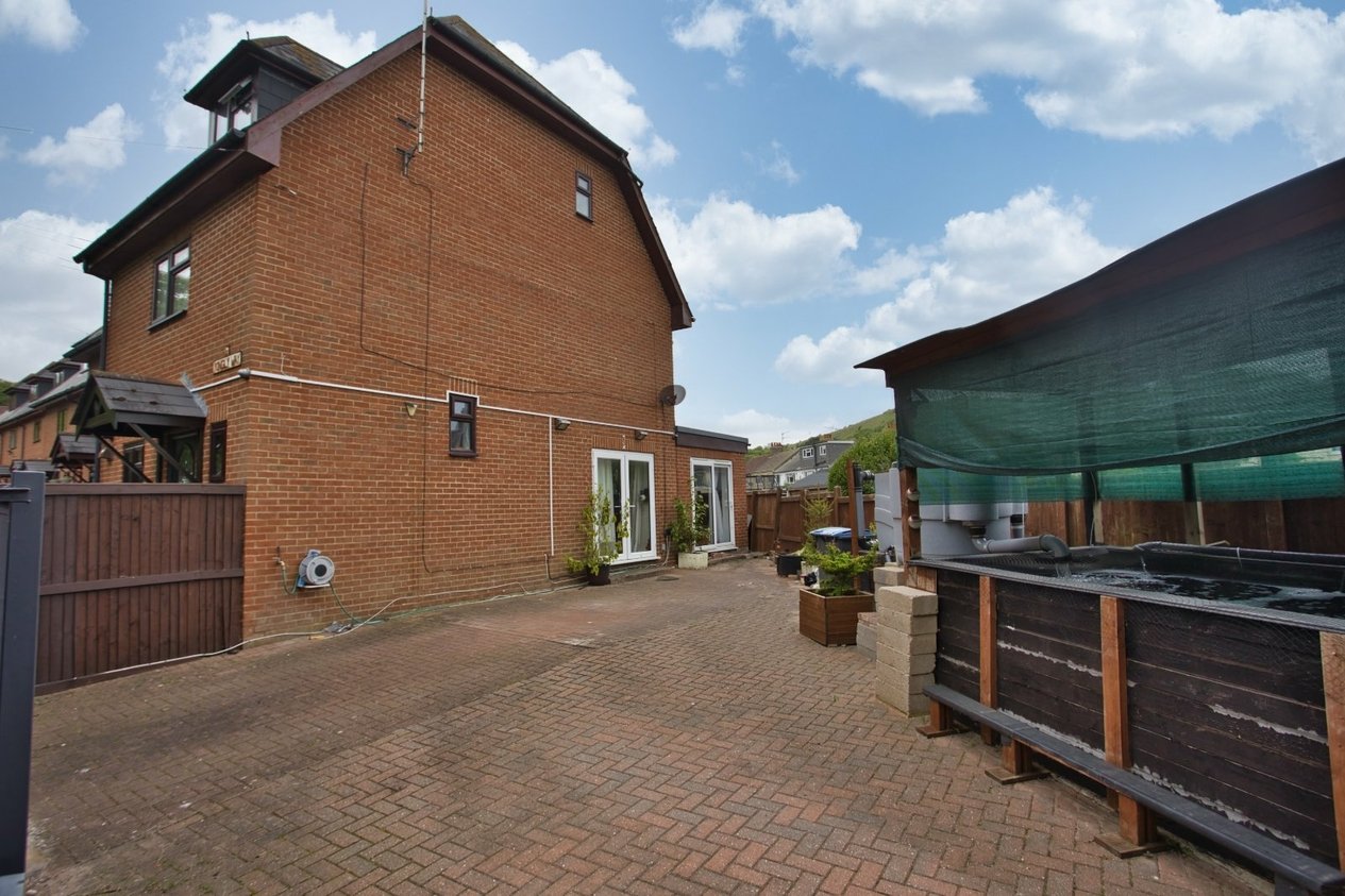 Properties For Sale in Kingly Way Dover