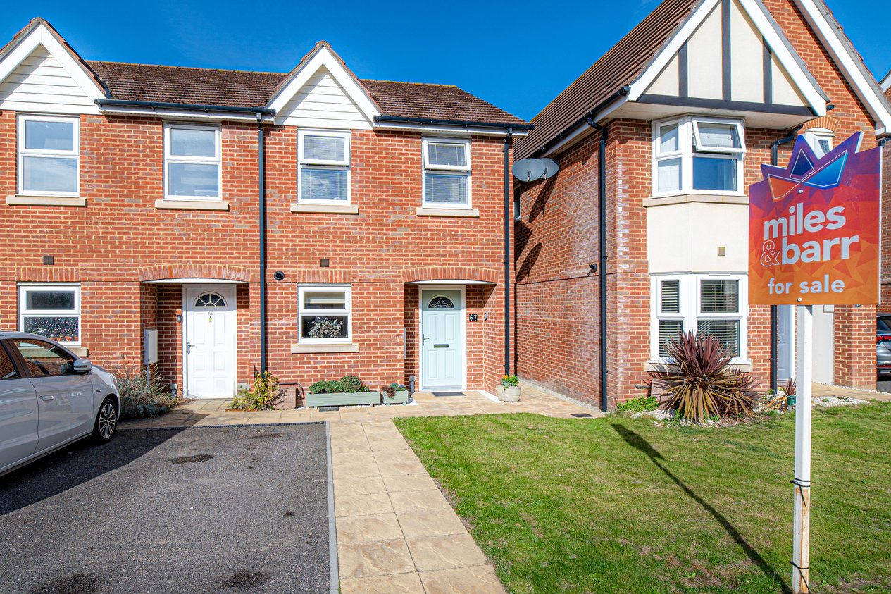 Properties Under Offer in Kings Avenue Ashford