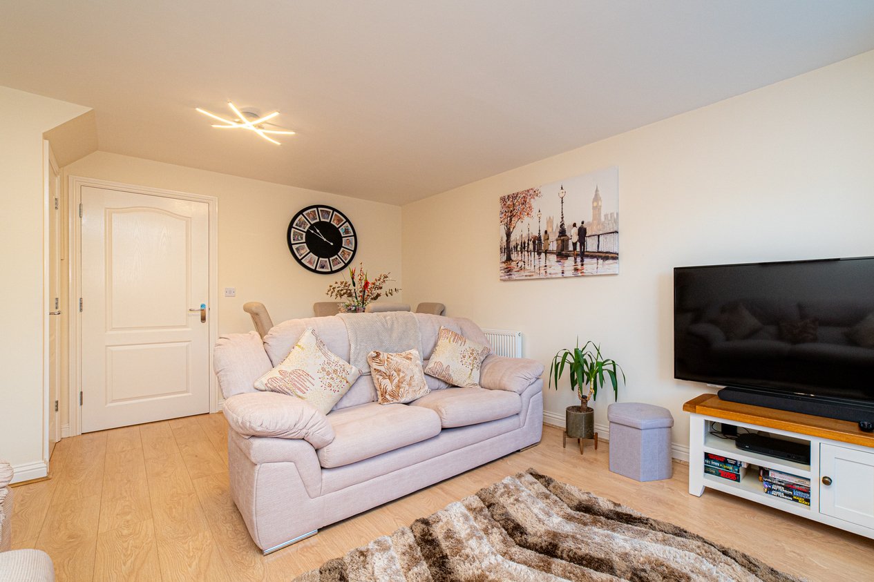 Properties Under Offer in Kings Avenue Ashford