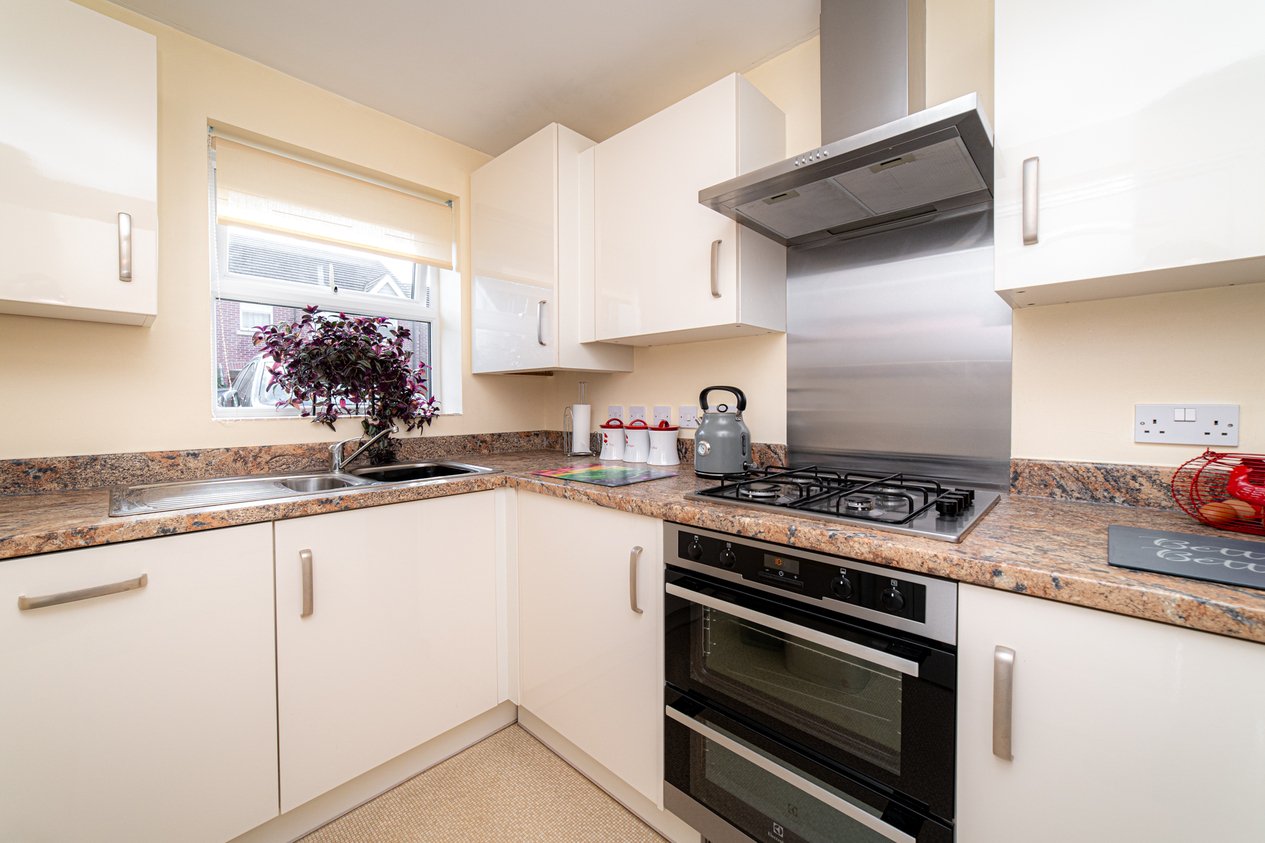 Properties Under Offer in Kings Avenue Ashford