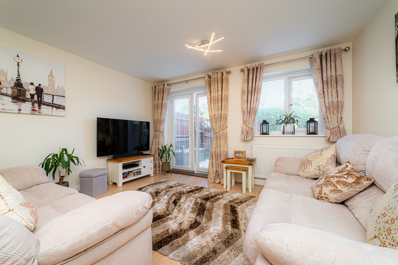 Properties Under Offer in Kings Avenue Ashford