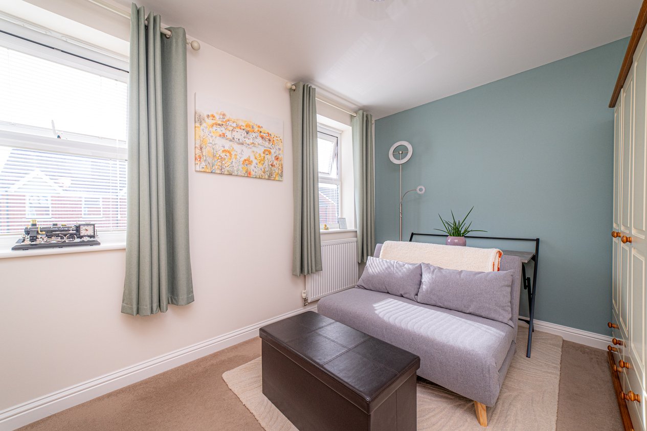 Properties Under Offer in Kings Avenue Ashford