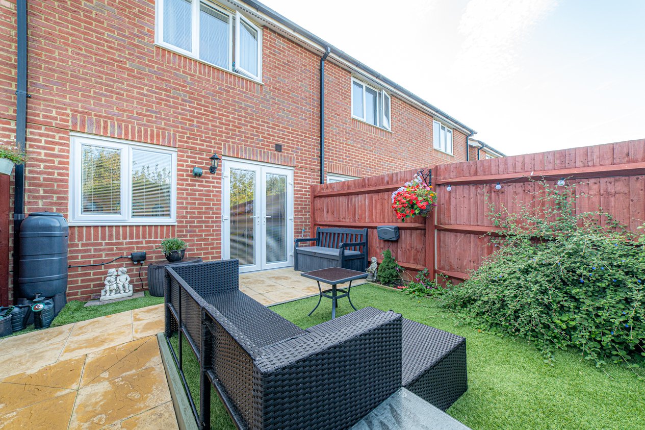 Properties Under Offer in Kings Avenue Ashford