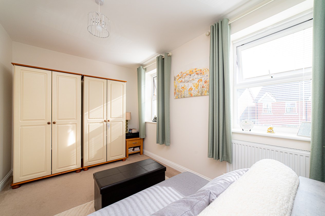 Properties Under Offer in Kings Avenue Ashford