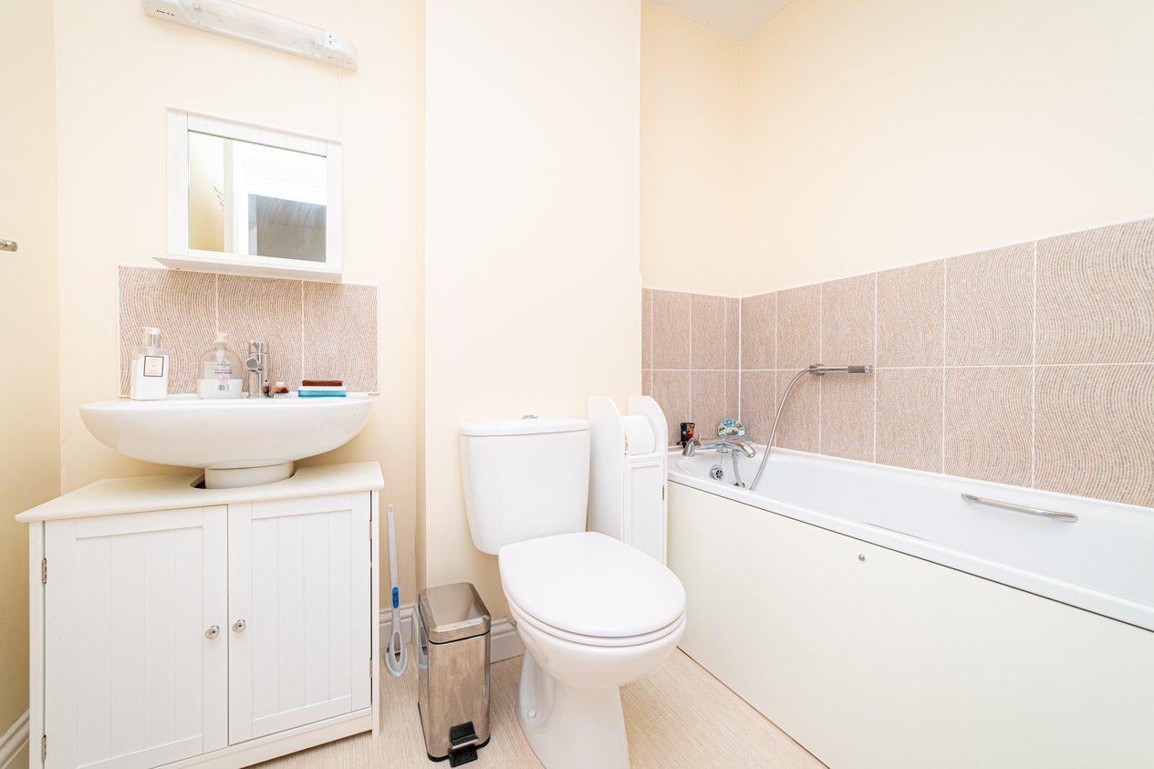 Properties Under Offer in Kings Avenue Ashford