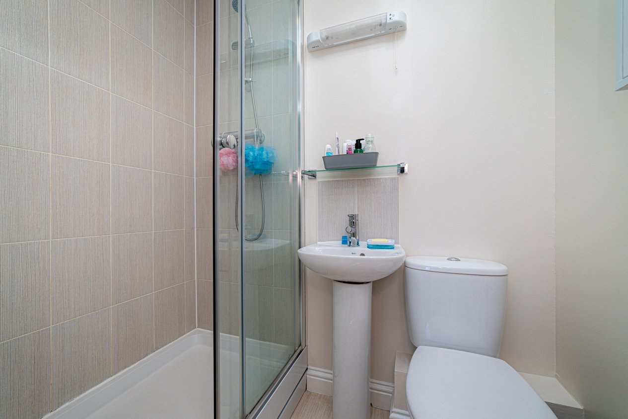 Properties Under Offer in Kings Avenue Ashford