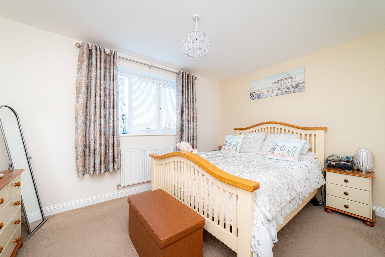 Properties Under Offer in Kings Avenue Ashford