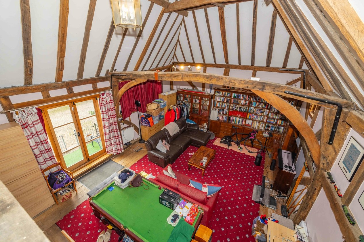 Properties For Sale in Kingsford Street Mersham